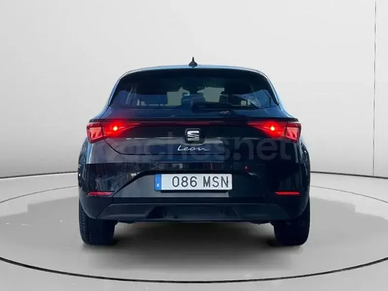 Usado Seat Leon Style 110 CV (80 kW) 2024 Negro Berlina