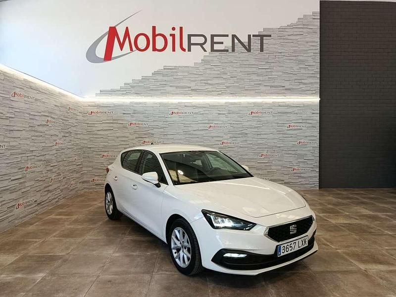 Usado Seat Leon Style 116 CV (85 kW) 2022 Blanco Utilitario