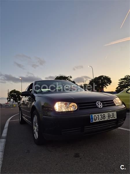 Negro Usado 2001 VW Golf IV Conceptline Berlina | 3000 € (Precio justo) - Imagen 1/4