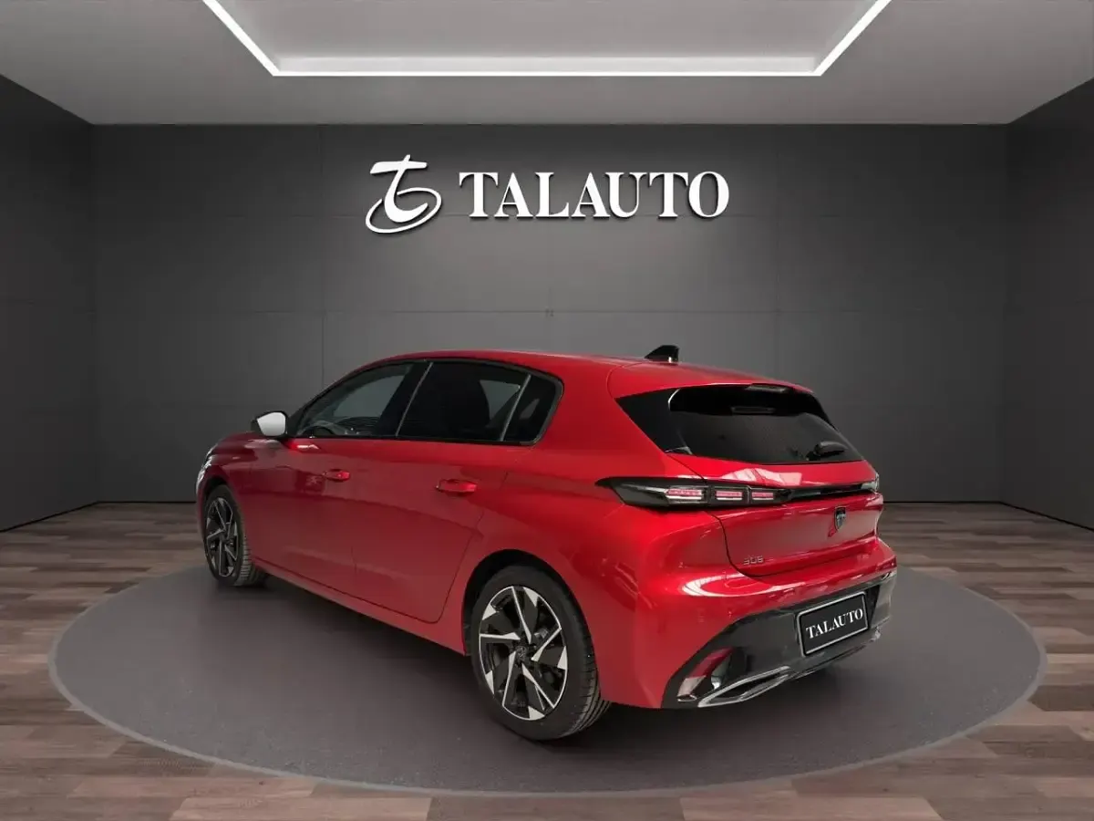 Usado Peugeot 308 Allure 130 CV (95 kW) 2024 Rojo Berlina