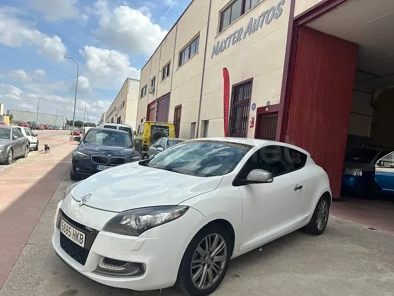 Begagnad Renault Mégane Dynamique 130 HK (95 kW) 2012 Vit Sedan