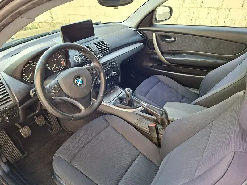 Usado BMW 118 143 CV (105 kW) 2010 Negro Utilitario