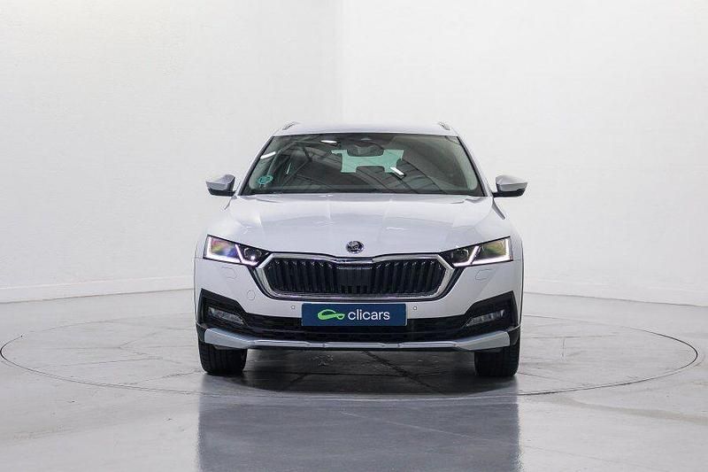 Usado Skoda Octavia 150 CV (110 kW) 2023 Blanco Familiar