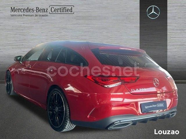 Usado Mercedes CLA200 Shooting Brake 150 CV (110 kW) 2024 Granate Familiar