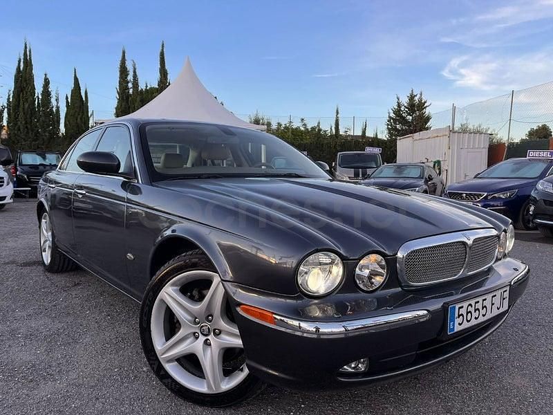 Usado Jaguar XJ6 Executive 204 CV (150 kW) 2006 Gris / plata Berlina