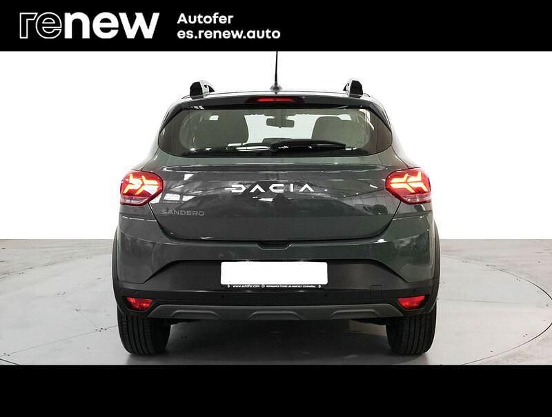 Usado Dacia Sandero Expression 100 CV (73 kW) 2024 Verde Berlina