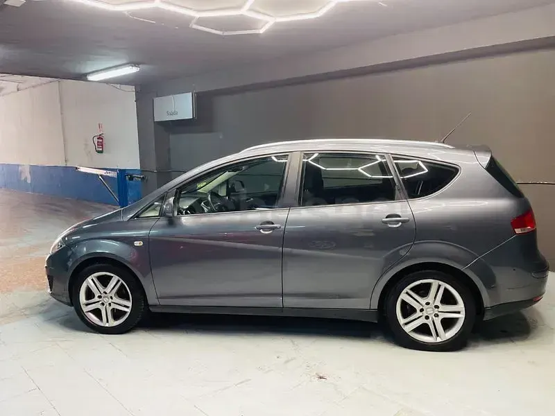 Usado Seat Altea XL I-Tech 105 CV (77 kW) 2014 Gris / plata Monovolumen