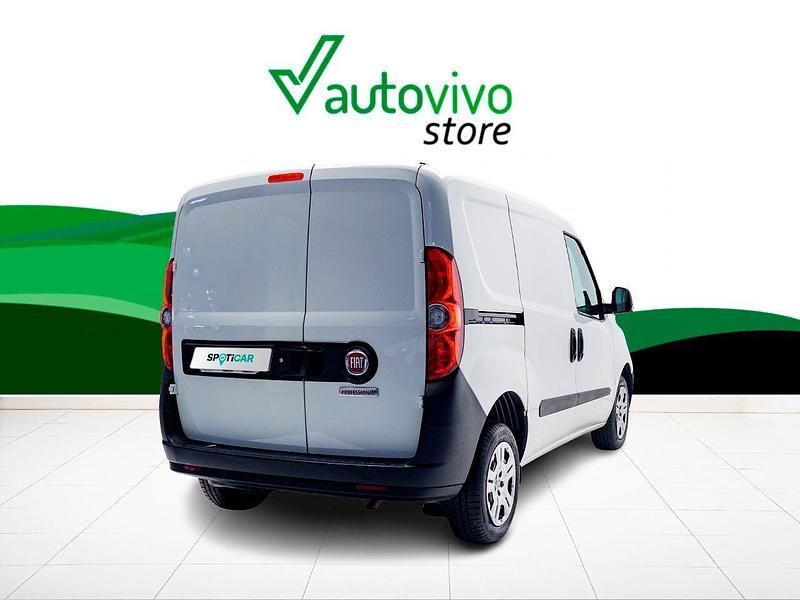 Usado Fiat Doblò 90 CV (66 kW) 2022 Blanco Monovolumen
