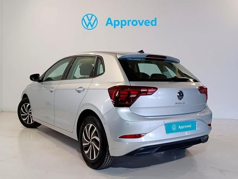 Usado VW Polo Life 95 CV (69 kW) 2023 Gris Utilitario