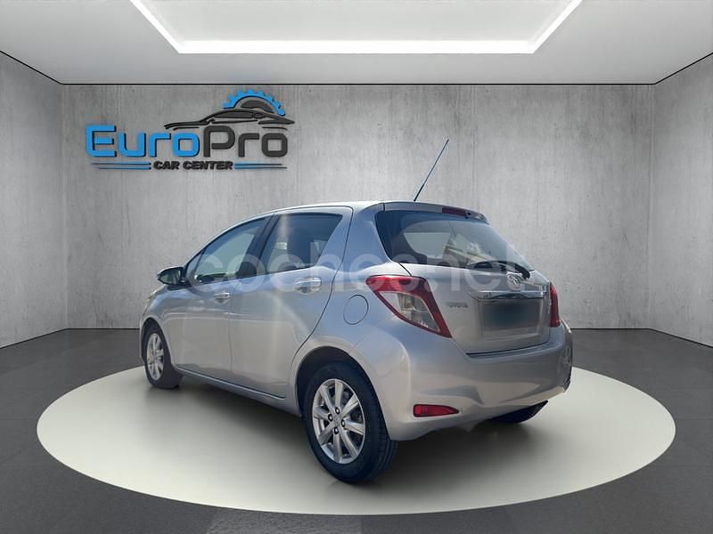 Usado Toyota Yaris Active 90 CV (66 kW) 2014 Gris / plata Berlina