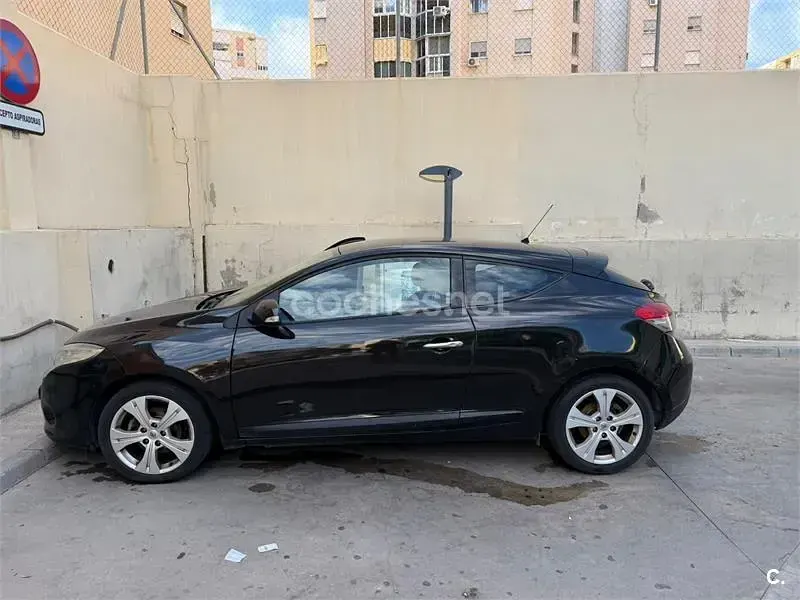 Usado Renault Mégane III Expression 105 CV (77 kW) 2009 Negro Berlina