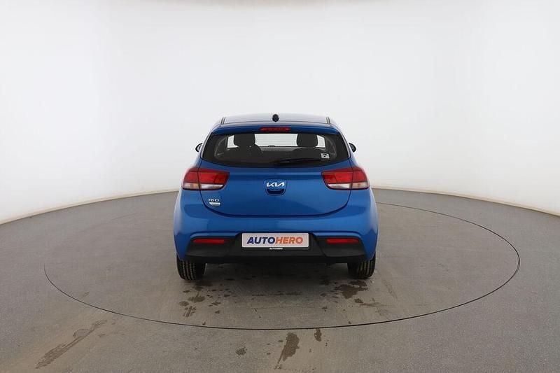 Usado Kia Rio 101 CV (74 kW) 2021 Azul Utilitario