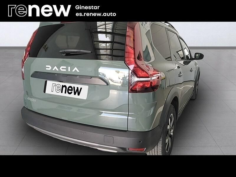 Usado Dacia Jogger Expression 110 CV (80 kW) 2024 Verde Monovolumen