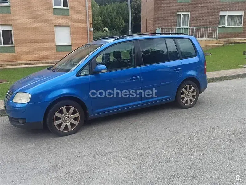 Usado VW Touran Conceptline 100 CV (73 kW) 2004 Azul Monovolumen