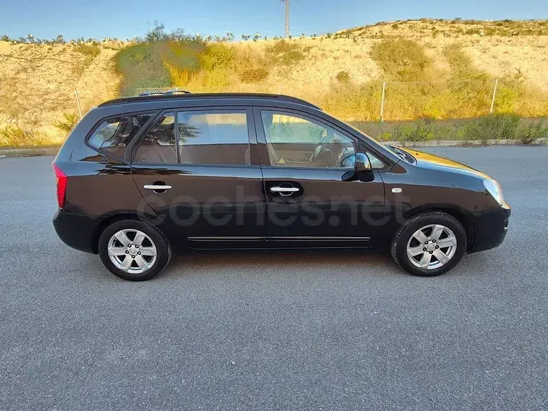 Usado Kia Carens 140 CV (102 kW) 2010 Negro Monovolumen