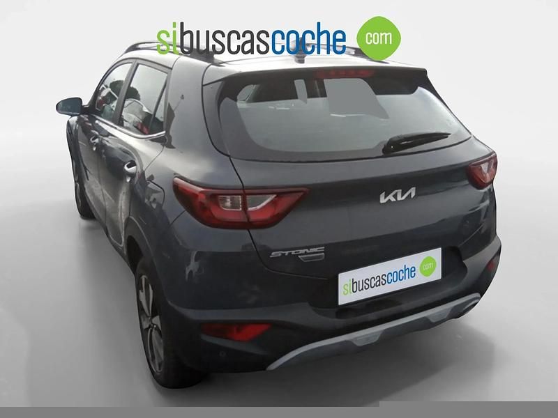 Usado Kia Stonic 120 CV (88 kW) 2021 Gris/plata SUV