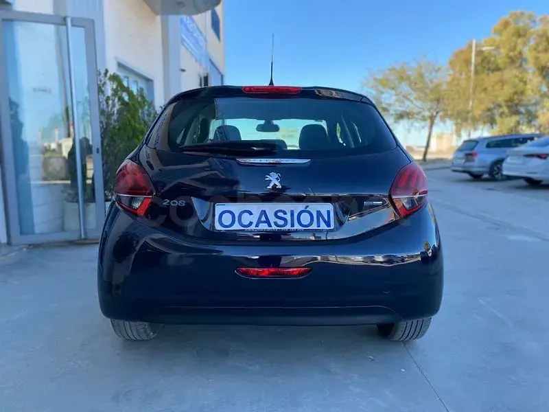Usado Peugeot 208 Allure 82 CV (60 kW) 2017 Negro Utilitario