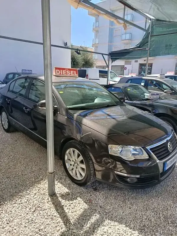 Usado VW Passat Sportline 140 CV (102 kW) 2005 Negro Berlina