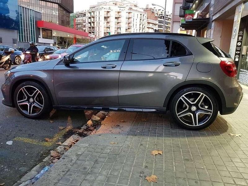 Usado Mercedes GLA250 AMG line 211 CV (155 kW) 2014 Gris SUV