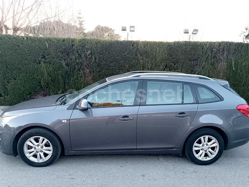 Usado Chevrolet Cruze LT 163 CV (119 kW) 2014 Gris / plata Familiar