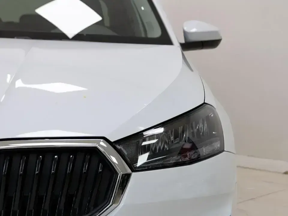 Usado Skoda Fabia Selection 115 CV (84 kW) 2025 Blanco Utilitario
