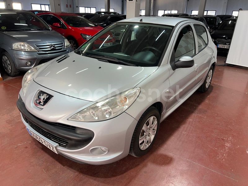 Usado Peugeot 206 75 CV (55 kW) 2010 Gris / plata Berlina