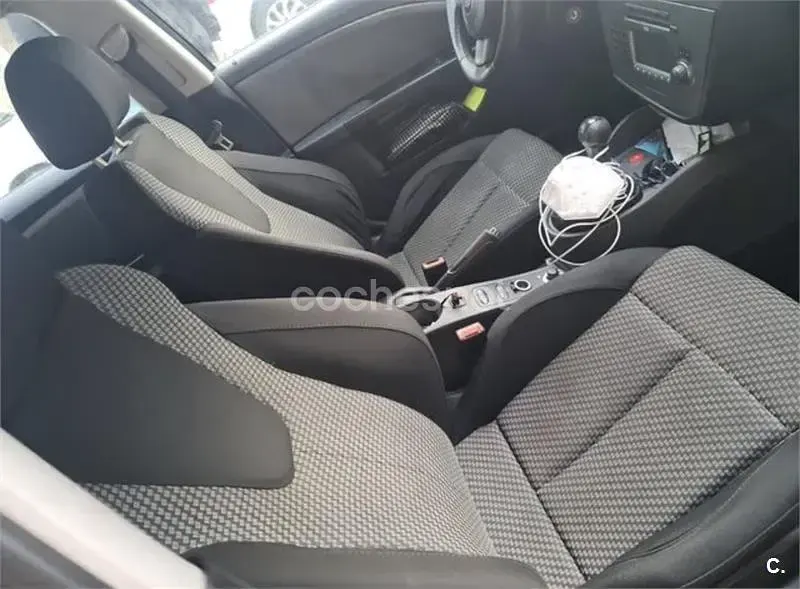 Usado Seat Leon Reference 105 CV (77 kW) 2007 Marrón Utilitario