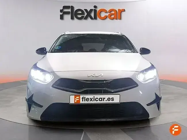 Usado Kia Ceed Style 100 CV (73 kW) 2025 Blanco Utilitario