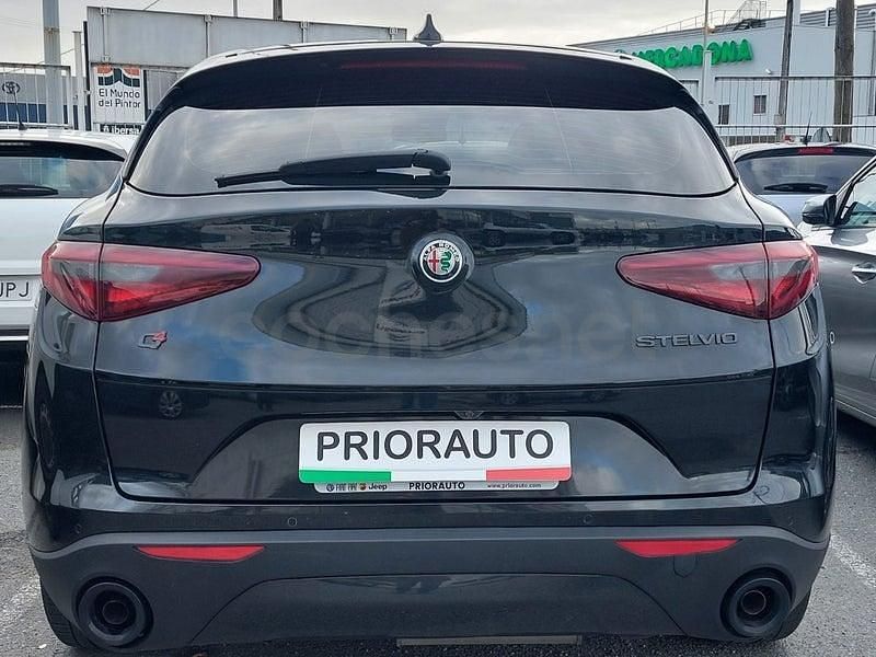 Usado Alfa Romeo Stelvio Sprint 190 CV (139 kW) 2020 Negro SUV