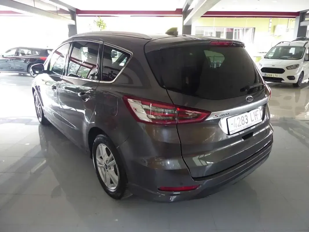 Usado Ford S-MAX Titanium 150 CV (110 kW) 2022 Gris Monovolumen