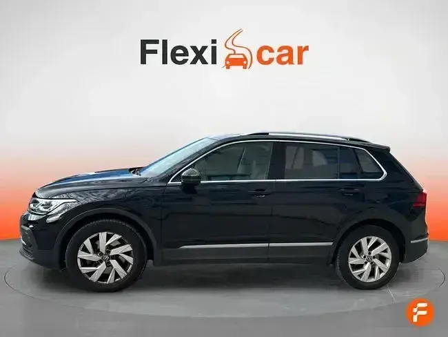 Używany VW Tiguan Life 245 KM (180 kW) 2021 Czarny SUV