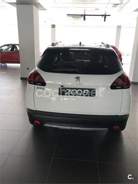 Usado Peugeot 2008 Allure 110 CV (80 kW) 2018 Blanco SUV