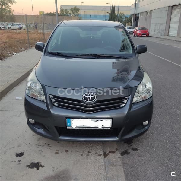 Gris / plata Usado 2010 Toyota Verso Active Monovolumen | 8555 € (Precio justo) - Imagen 1/4
