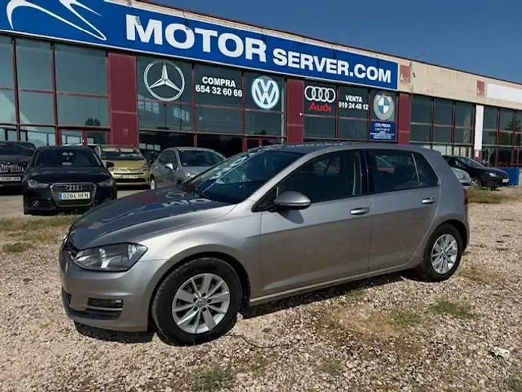 Usado VW Golf VII Advance 105 CV (77 kW) 2013 Gris Utilitario