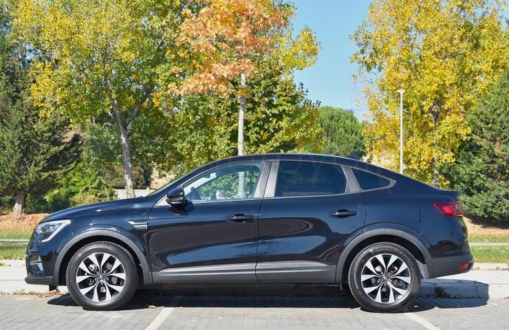 Usado Renault Arkana Evolution 145 CV (106 kW) 2022 Negro SUV