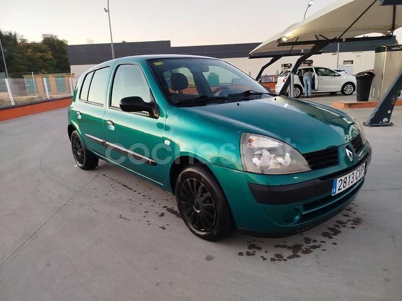 Verde Usado 2004 Renault Clio II Authentique Berlina | 2499 € (Precio justo) - Imagen 1/4