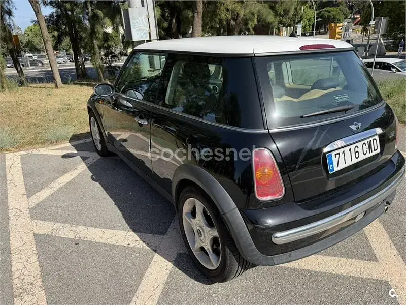 Usado Mini ONE 90 CV (66 kW) 2004 Negro Utilitario