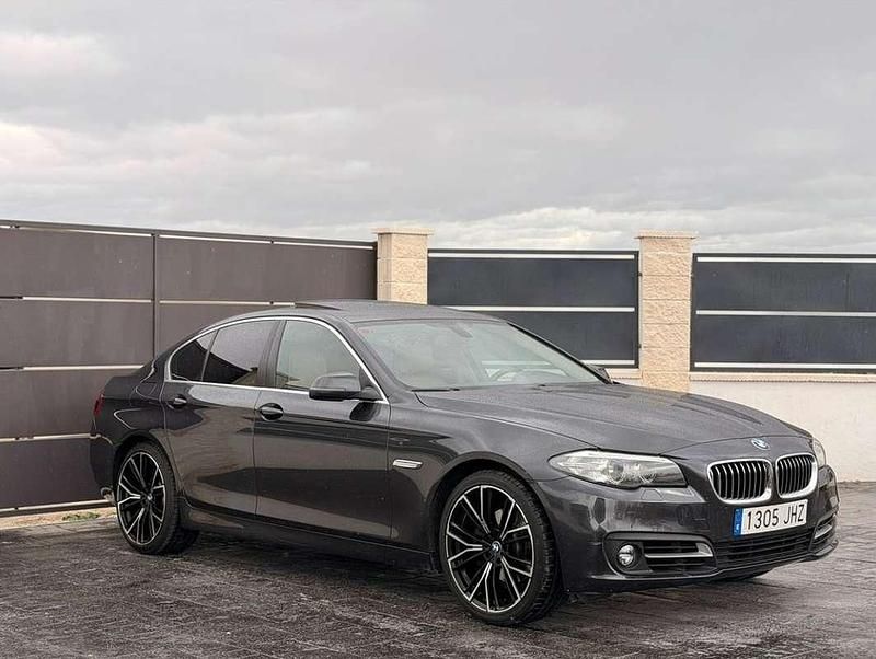Usado BMW 520 Comfort Edition 189 CV (139 kW) 2015 Gris Berlina