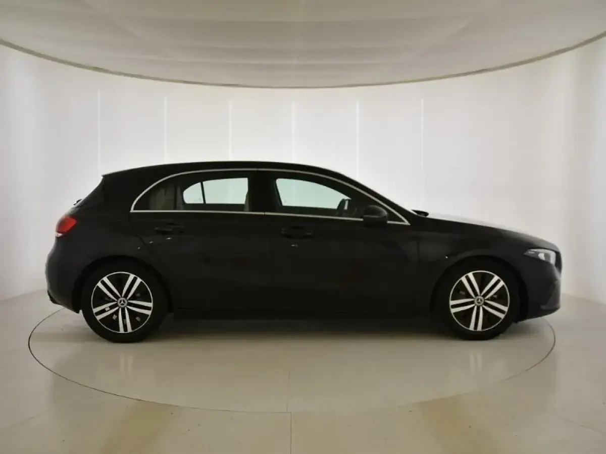Usado Mercedes A180 136 CV (100 kW) 2022 Negro
