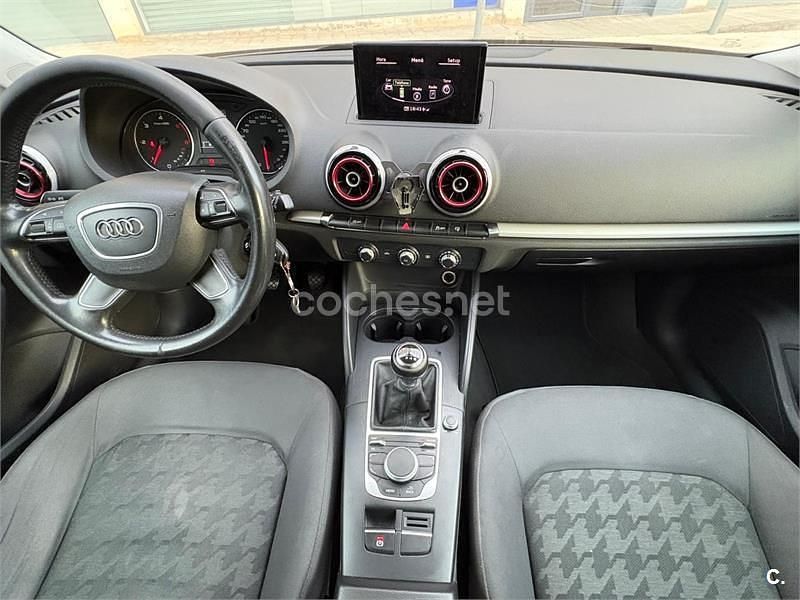 Usado Audi A3 Attraction 105 CV (77 kW) 2014 Blanco Berlina