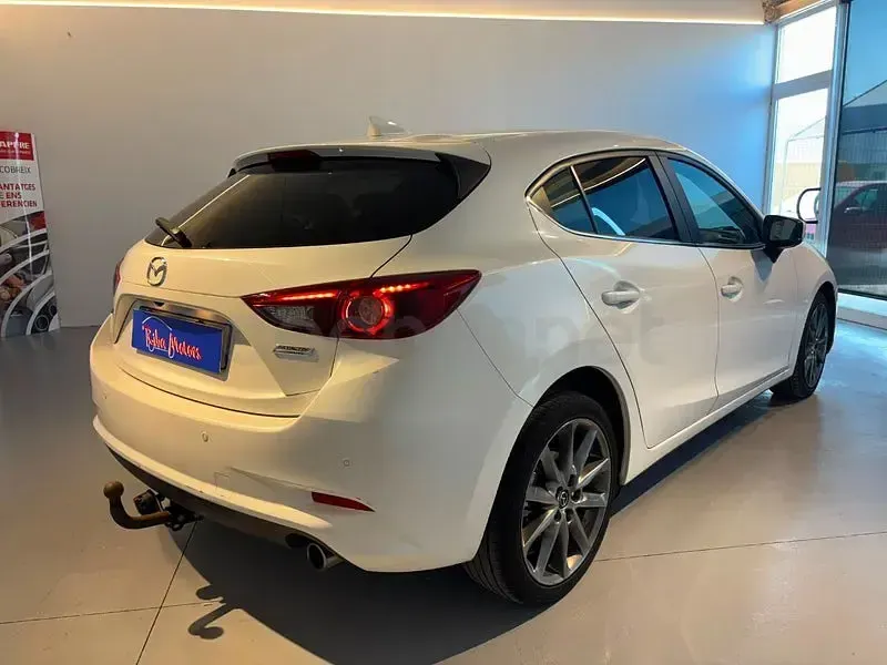Usado Mazda 3 Luxury 150 CV (110 kW) 2017 Blanco Berlina