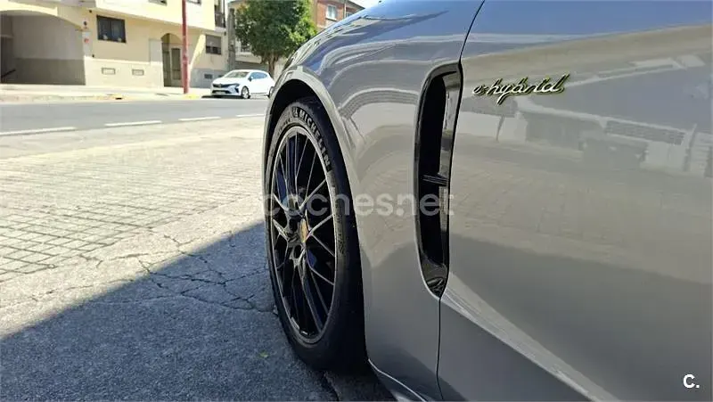 Usado Porsche Panamera 4 E-Hybrid Sport Turismo Sport Turismo 462 CV (339 kW) 2018 Gris / plata Familiar