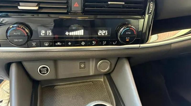 Usado Nissan Qashqai N-Connecta 140 CV (102 kW) 2023 Sapporo white (sólido) SUV