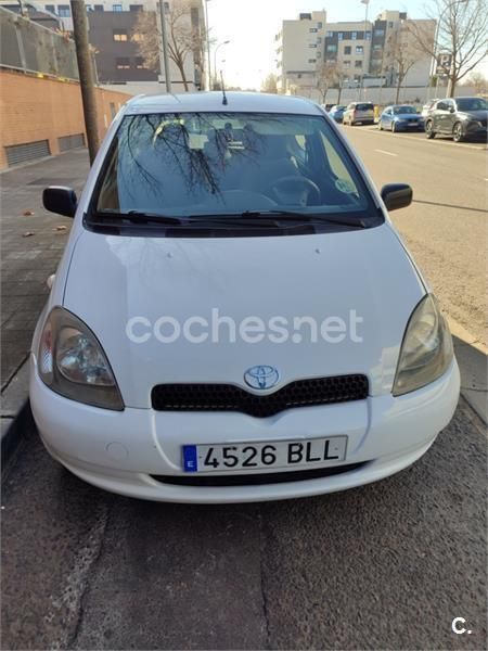 Blanco Usado 2001 Toyota Yaris Berlina | 2850 € (Buen precio) - Imagen 1/4