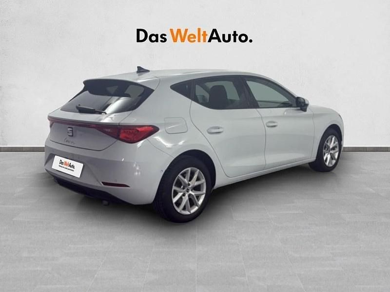 Usado Seat Leon Style 110 CV (80 kW) 2024 Blanco Utilitario