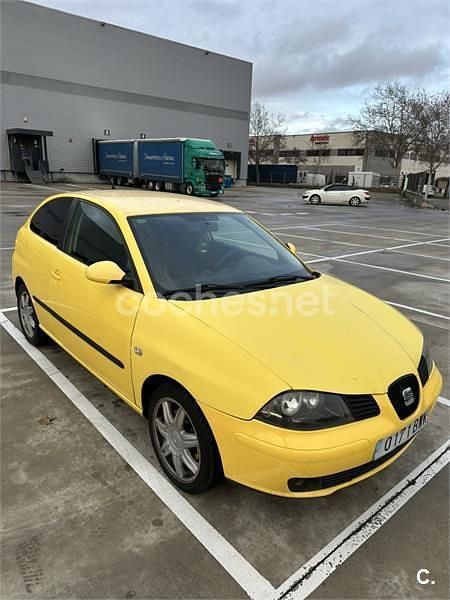 Usado Seat Ibiza Sport 130 CV (95 kW) 2002 Amarillo Berlina