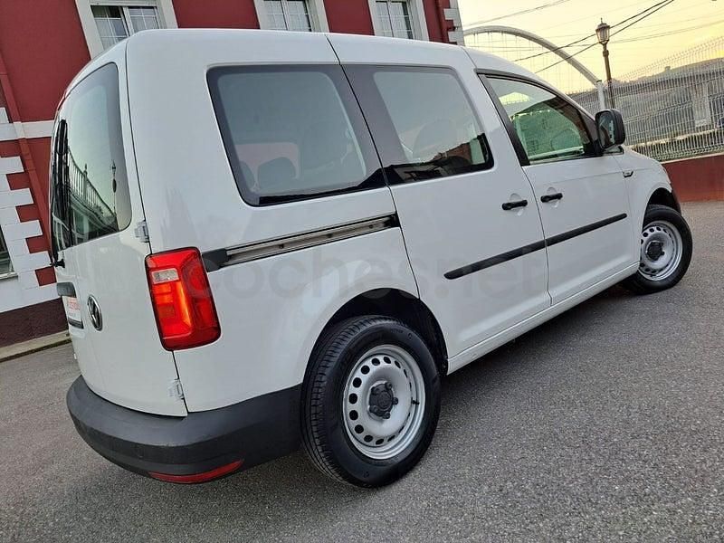 Usado VW Caddy Trendline 102 CV (75 kW) 2018 Blanco Monovolumen