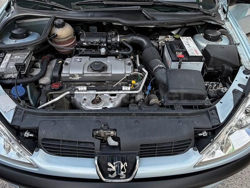 Usado Peugeot 206 75 CV (55 kW) 2005 Azul Berlina