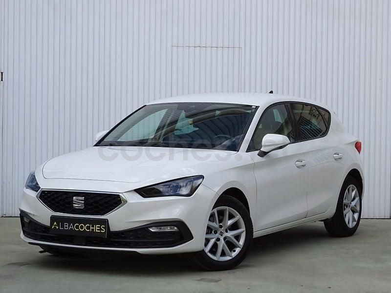 Usado Seat Leon Style 150 CV (110 kW) 2021 Blanco Berlina