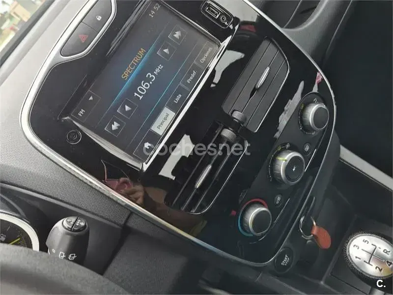 Begagnad Renault Clio IV Expression 75 HK (55 kW) 2015 Röd Sedan